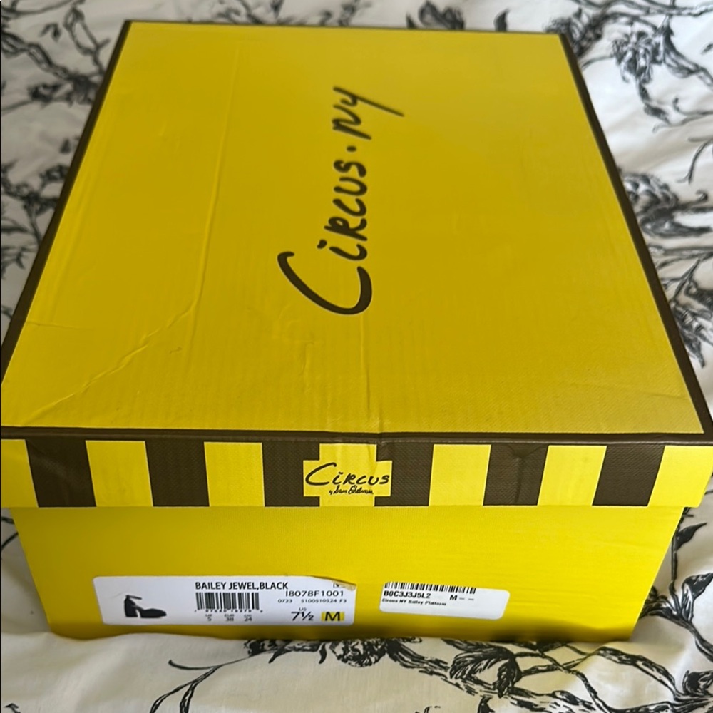 Circus by Sam Edelman Yellow and Black Shoe Box